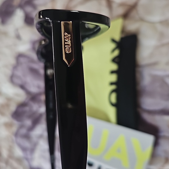 NWT Quay Australia Sunglasses Vibe Check Black Frame Black Polarized Lens - Picture 8 of 11